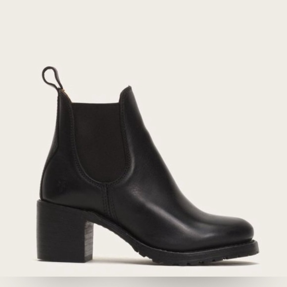 Frye Sabrina Chelsea Trendy Black Leather Classic Casual Heeled Moto Ankle Boots - Picture 2 of 8